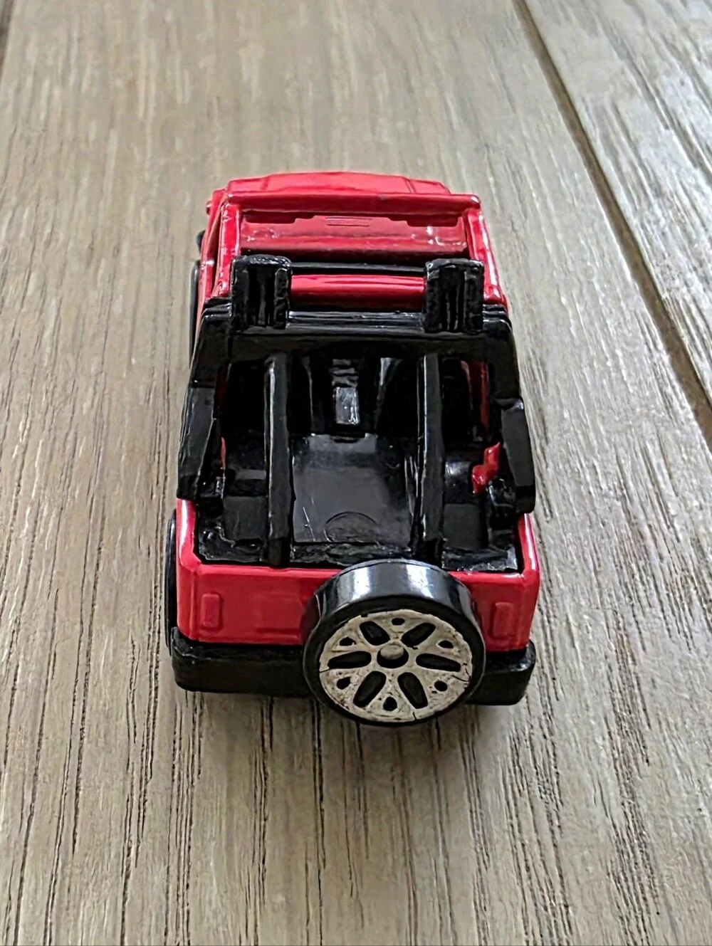 Maisto Suzuki 1986-1995 SJ4130 Samurai 4x4 SUV Red Service Vehicle 1:64 Diecast